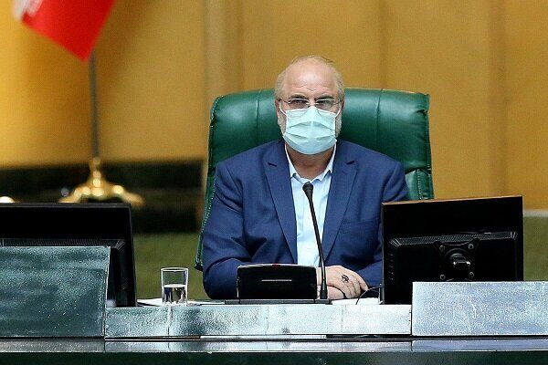 باید بخش‌هایی از لایحه بودجه ۱۴۰۰ که با برنامه توسعه کشور مغایرت دارد توجه کنیم