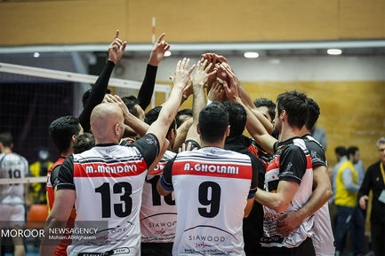 دیدار تیم های والیبال بانک سرمایه و شهرداری تبریز