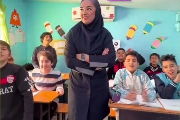 معلم قائمشهری معروف ریاضی را اینگونه به بچه‌ها یاد می‌دهد+ فیلم
