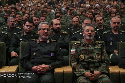 تجلیل از رزمندگان مدافع حرم