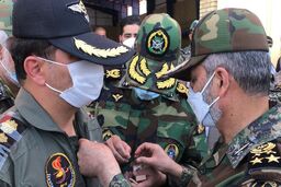 اعطای «نشان فداکاری» به مدیر طرح‌های محرومیت‌زدایی «نزاجا» 