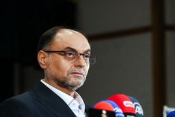 وحید حقانیان در جوانی با فیگوری جالب