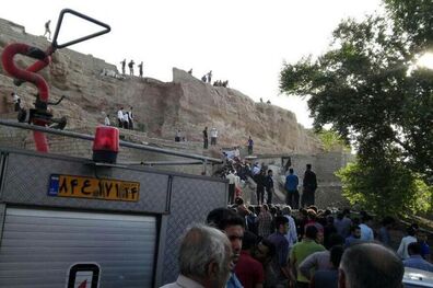 دختر چهارساله خانواده جان باخت/ مصدومان حادثه ریزش کوه در اهواز بستری شدند