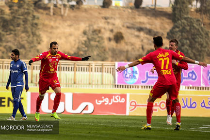 دیدار تیم های فوتبال نفت تهران و استقلال خوزستان