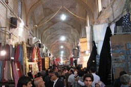 معترضان به جمع‌آوری نقره‌های قاچاق بازار رضای مشهد "افراد غیرمجاز" بودند نه "کسبه بازار"؛ معترضان "جواز کسب" هم نداشتند