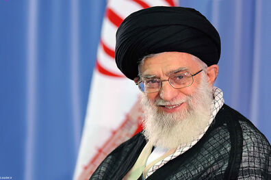 جوانان مؤمن و انقلابی را بسیار دوست دارم و از آنان پشتیبانی می کنم