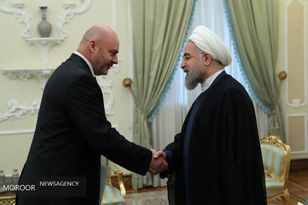 تقدیم استوارنامه سفرای جدید به رییس جمهور