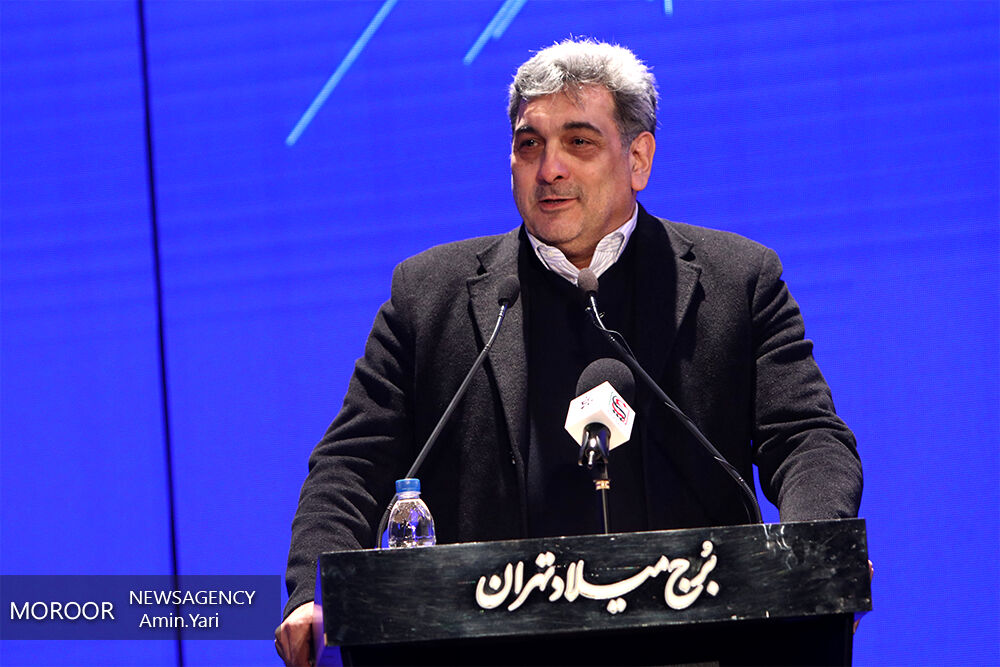 نگاه جهادی بسیاری از مشکلات امروز را حل می کند