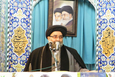 کسانی که به دشمن لبخند می‌زنند انقلاب را درست درک نکرده‌اند