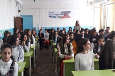 فارسی آموزان ارمنی با سفیر ایران در ایروان دیدار کردند