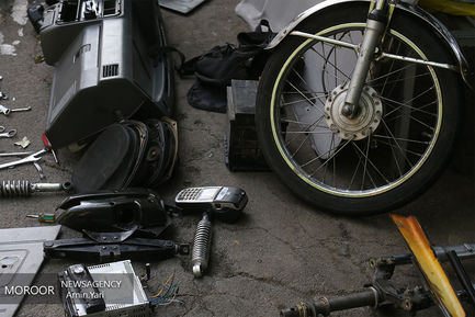 دستگیری دوقلوهای جاعل سند نمره کار خودرو و موتورسیکلت