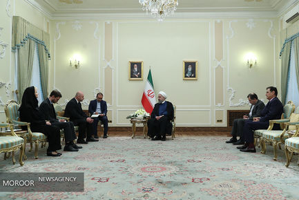 تقدیم استوارنامه سفرای جدید به رییس جمهور