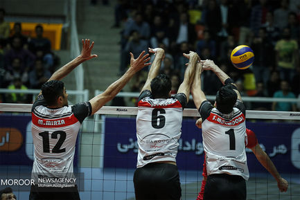 دیدار تیم های والیبال بانک سرمایه و شهرداری تبریز