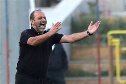 میثاقیان:‌عاشق پرس کردن هستم،مثل کی‌روش و منصوریان/جا بیفتم دوباره آستین‌کوتاه می‌پوشم/همسرم می‌گوید اکبر سکته نکنی!