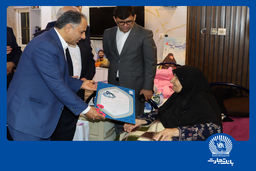 خانواده شهدا ستون‌های عزت و معنویت این کشورند