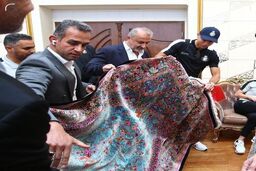 قالیچه رونالدو  بین ۵۰ تا ۱۰۰ میلیون تومان ارزش دارد
