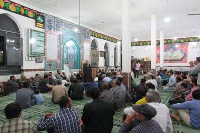  سرکشی به خانواده شهدا وظیفه همه است