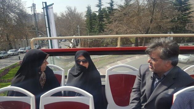 تهرانگردی معاون رئیس جمهور با اتوبوس دوطبقه گردشگری