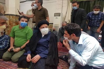 گفتگو آیت‌ الله رئیسی با کسبه بازار تهران