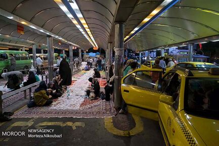 افطاری در  ترمینال تاکسی ونک
