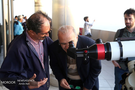 استهلال ماه از فراز برج میلاد 