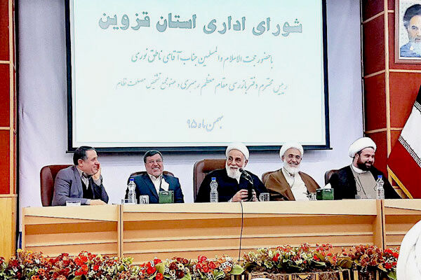 بگومگوهای سیاسی را رها کرده وحدت را جایگزین کنیم/رمز پیروزی انقلاب اسلامی وحدت کلمه بود
