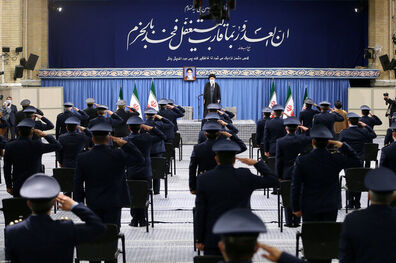 فرماندهان و خلبانان نیروی هوایی ارتش با رهبر انقلاب دیدار کردند