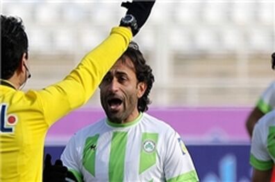 نیمکت نشینی بازیکن معترض ذوب آهن و تیم ناقص ازبک!
