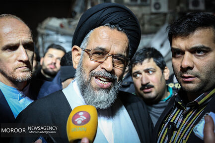 تلاش انسانها برای نجات جان ها:پلاسکو دو شب بعد از آوار
