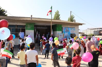 توزیع نوشت افزار از سوی بانک ملت در بین دانش آموزان 14 استان کشور