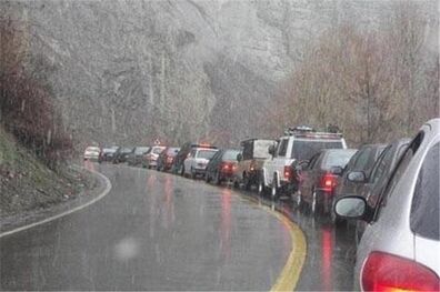 بارش برف و باران در برخی از محورهای استان‌های مازندران ، تهران و قزوین/ 
