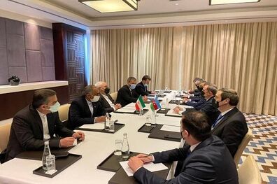 ظریف با وزیر امور خارجه آذربایجان دیدار کرد