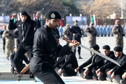 اعطای سردوشی به دانش‌پژوهان آموزشگاه‌های ارتش