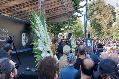 پیکر آتیلا پسیانی به‌ خانه ابدی بدرقه شد/هزینه‌های مراسم آتیلا پسیانی صرف درمان چند بیمار سرطانی می‌شود