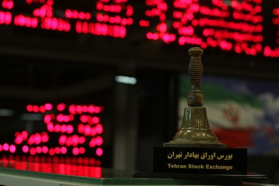 خروج بیش از ۲ هزار میلیارد تومان سرمایه از بورس/ راهکار نجات بورس