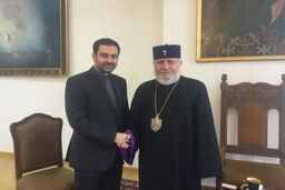 دیدار سفیر ایران در ایروان با اسقف اعظم ارامنه حوزه اچمیادزین