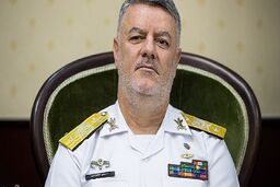بازدید فرمانده نیروی دریایی ارتش از ناوشکن‌ های چین و روسیه
