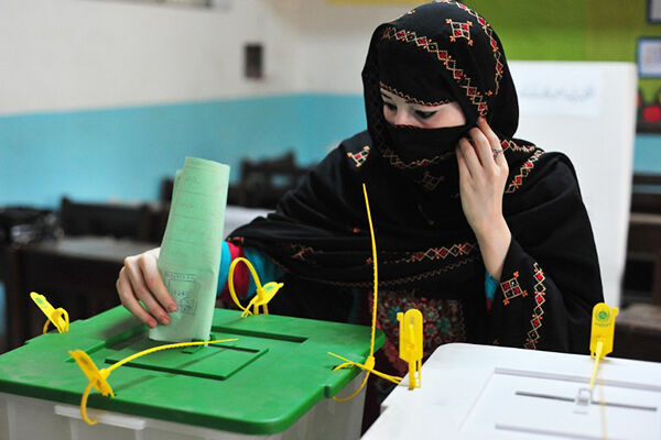 رهبر حزب تحریک انصاف خود را پیروز انتخابات پاکستان اعلام کرد