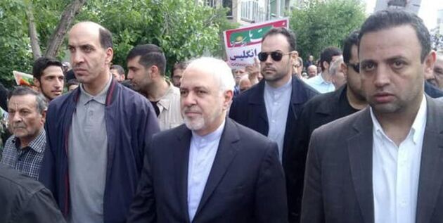 حضور وزیر امور خارجه کشور در راهپیمایی ۲۲ بهمن تهران