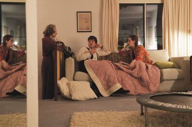 معرفی فیلم سینمایی سوغات The Souvenir 2019