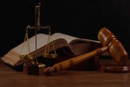 مشاوره حقوقی تلفنی یا آنلاین