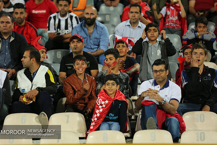 دیدار تیم های فوتبال پرسپولیس و پارس جنوبی جم