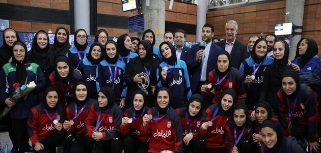 بازگشت بانوان فوتسالیست به ایران