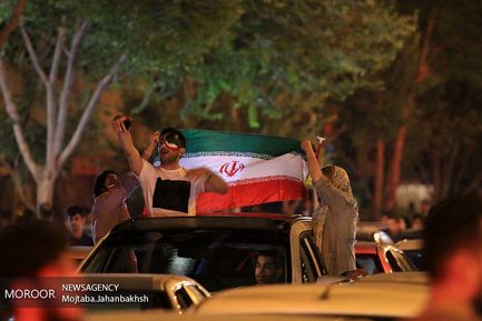 تماشای فوتبال و شادی مردم اصفهان بعد از برد ایران مقابل مراکش در جام جهانی ۲۰۱۸ روسیه