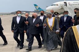 ظریف وارد مسقط شد