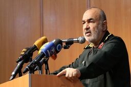 سال ۱۴۰۱ سال ایستادگی مردم ایران در مقابل دشمنان بود
