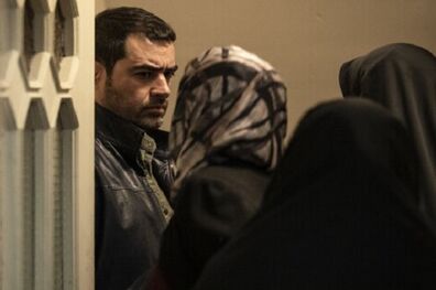 شهاب حسینی مقابل زندان اوین پیگیر ترانه علیدوستی
