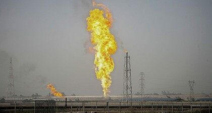 شرکت های صنعتی 140میلیون فوت مکعب گاز سمی در شرق اهواز می سوزانند