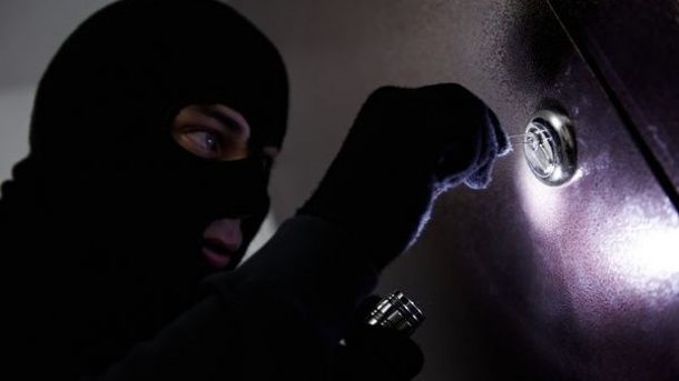  ۴ مرد نقابدار به خانه اعیانی مادر و دخترانش در زعفرانیه تهران حمله کردند