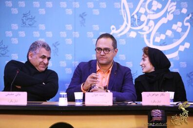 جنجال خبرنگاران و مانی حقیقی/بازی اکشن بازیگر زن